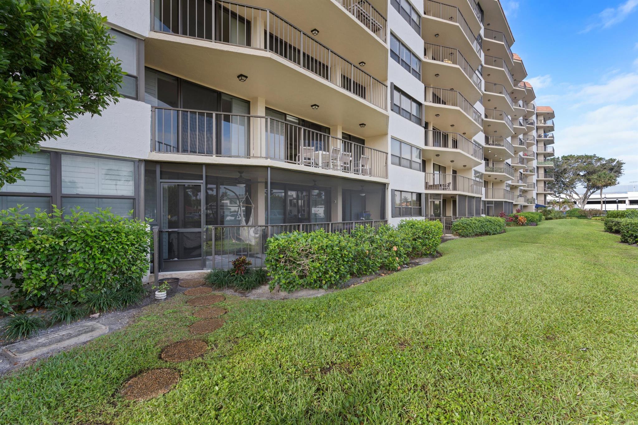 899 Jeffery St #112,Boca Raton, FL 33487