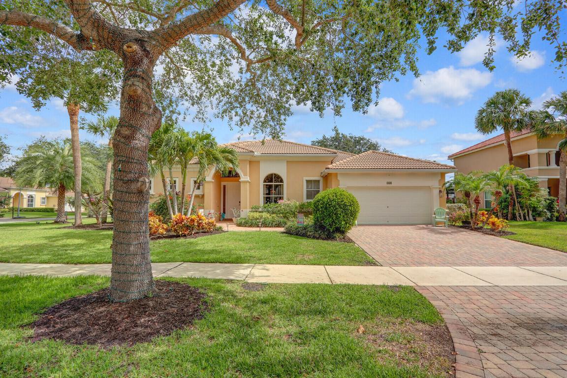 146 Magnolia Tequesta, FL 33469