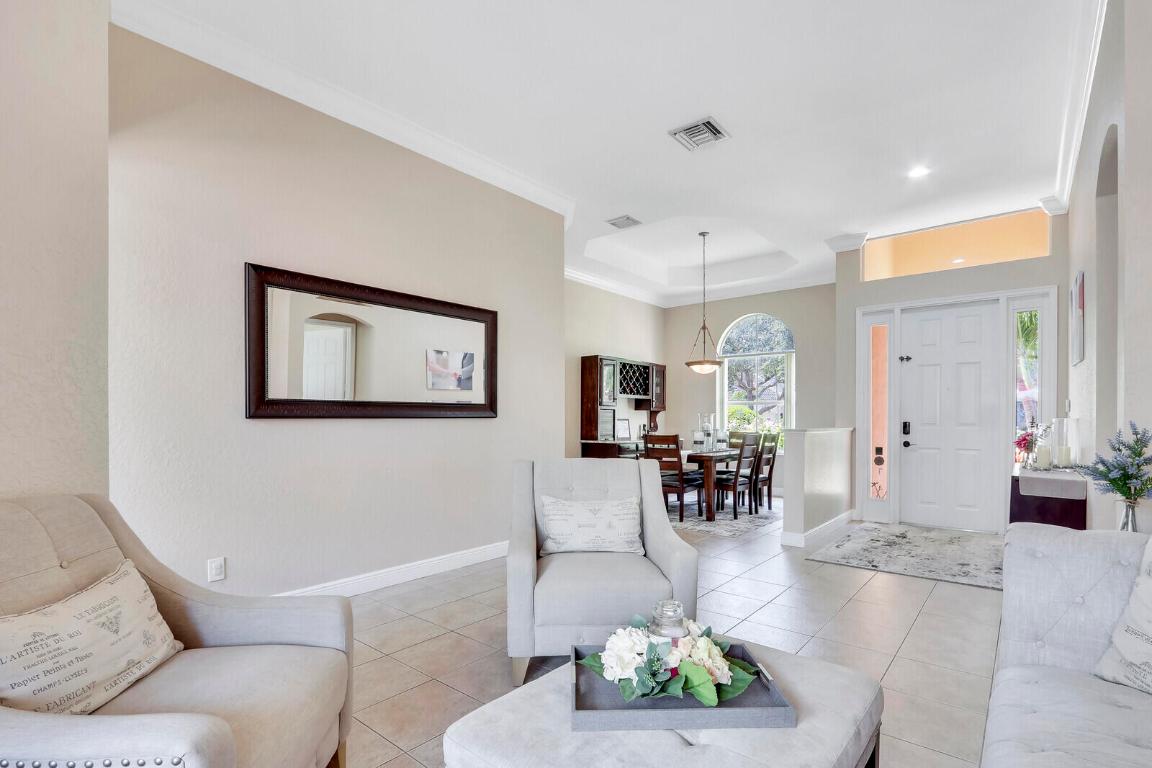 146 Magnolia Tequesta, FL 33469