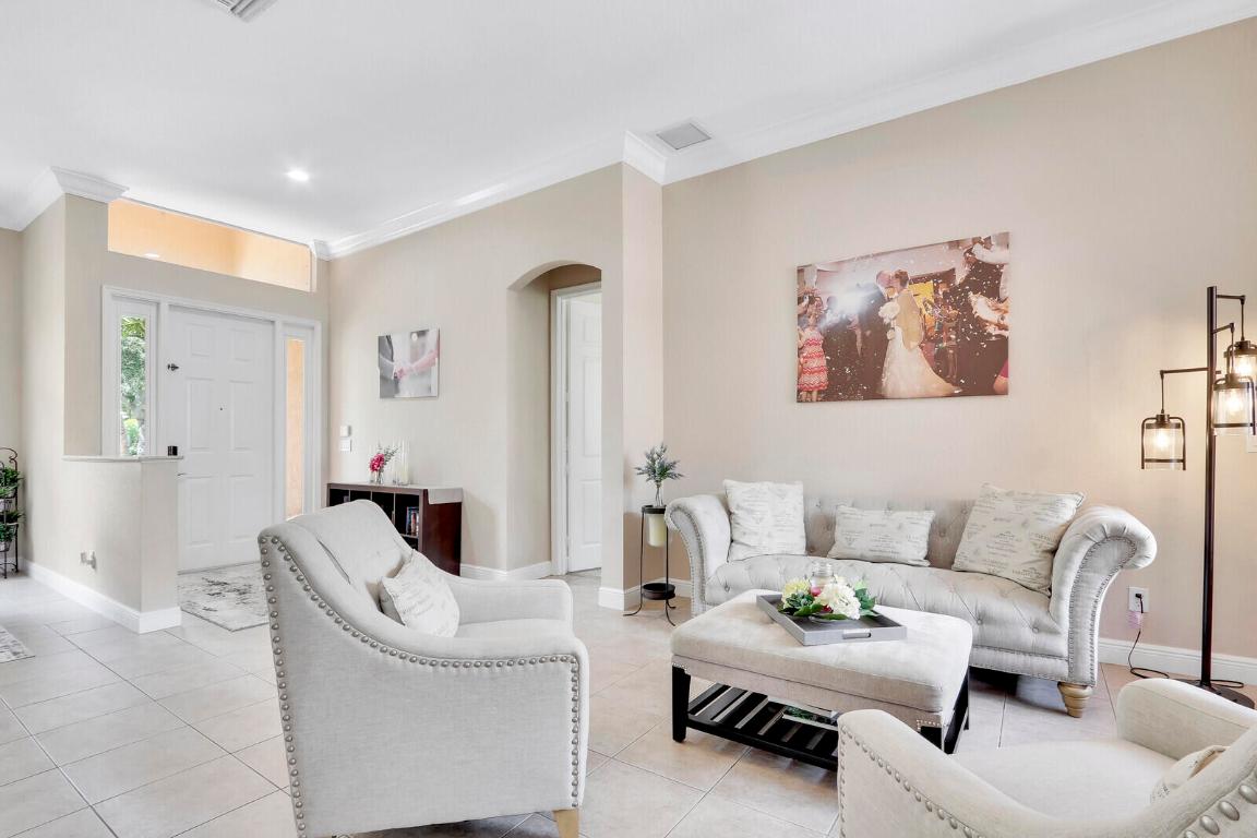 146 Magnolia Tequesta, FL 33469