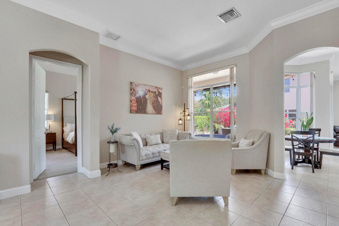 146 Magnolia Tequesta, FL 33469