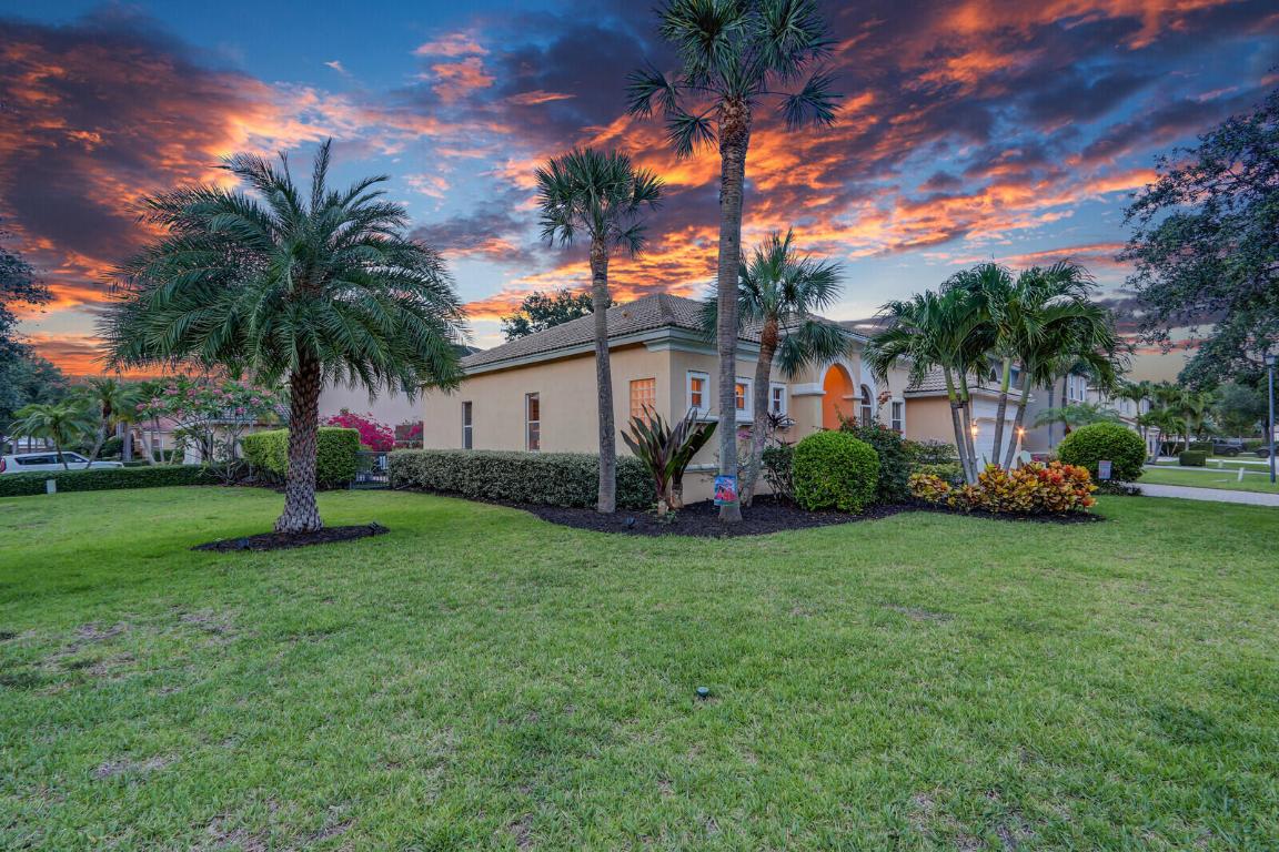 146 Magnolia Tequesta, FL 33469