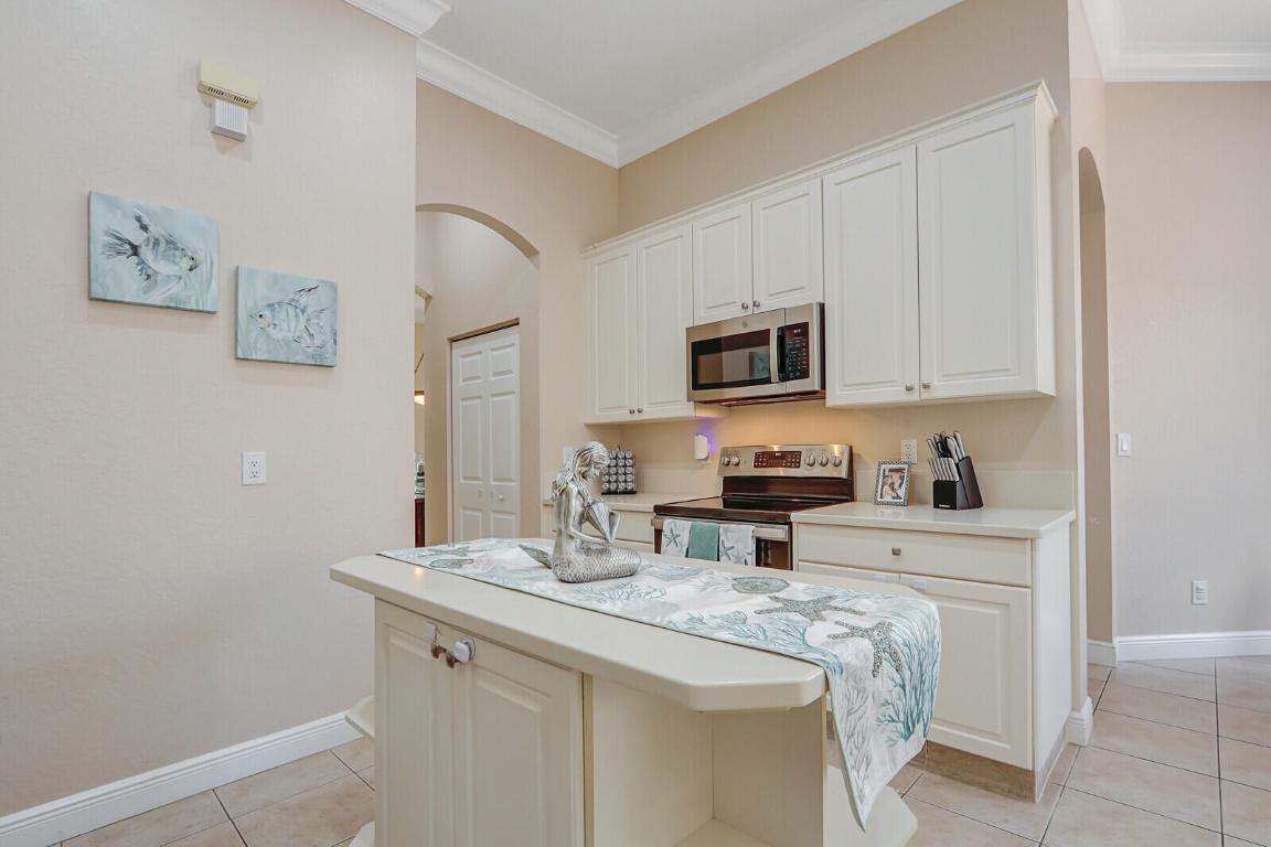 146 Magnolia Tequesta, FL 33469