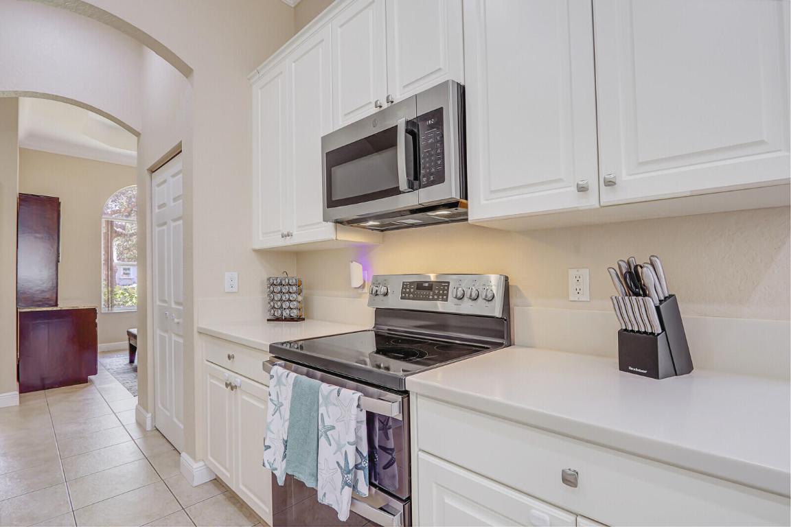 146 Magnolia Tequesta, FL 33469