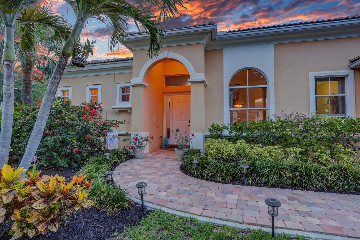 146 Magnolia Tequesta, FL 33469