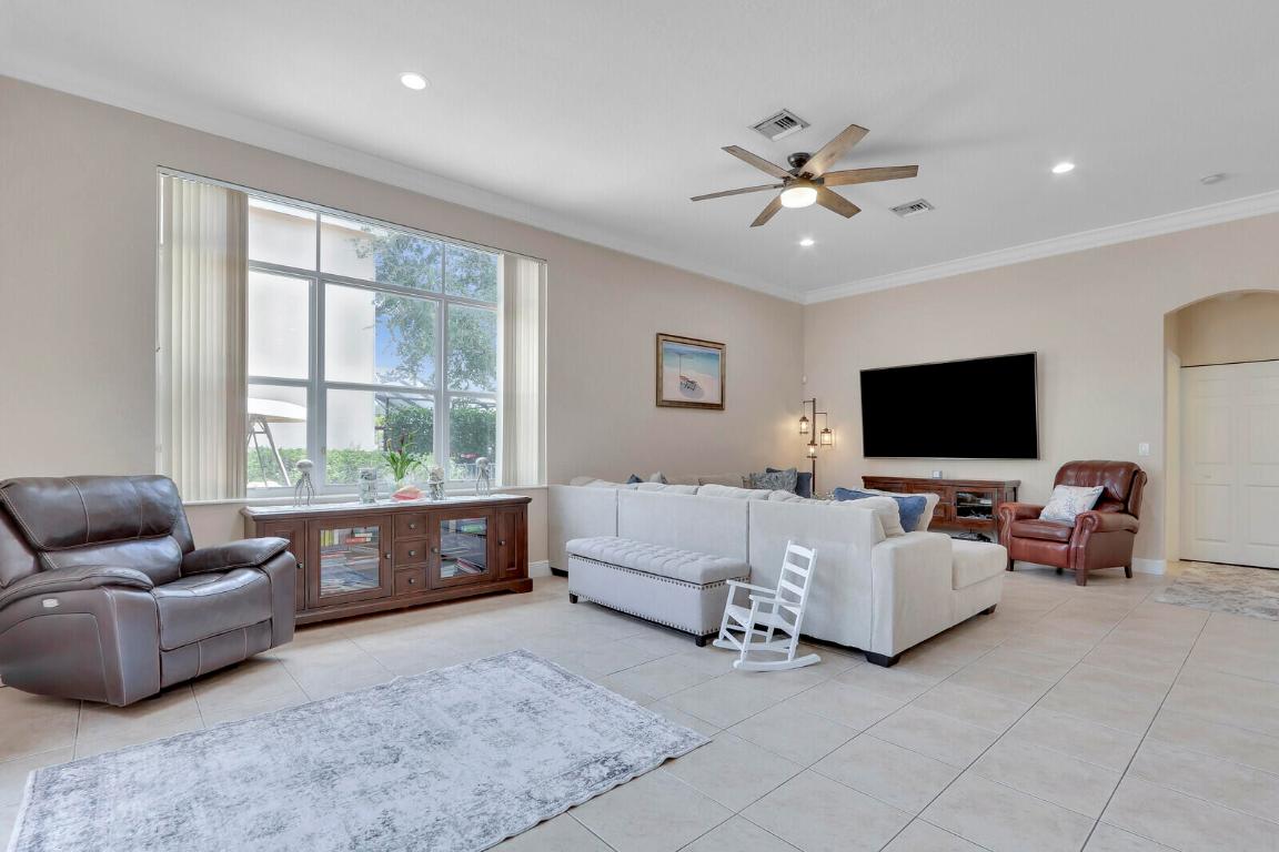 146 Magnolia Tequesta, FL 33469