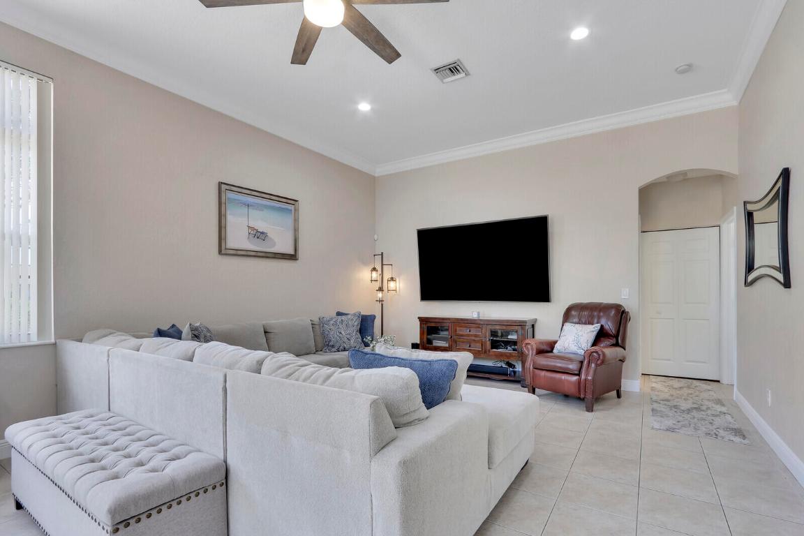 146 Magnolia Tequesta, FL 33469