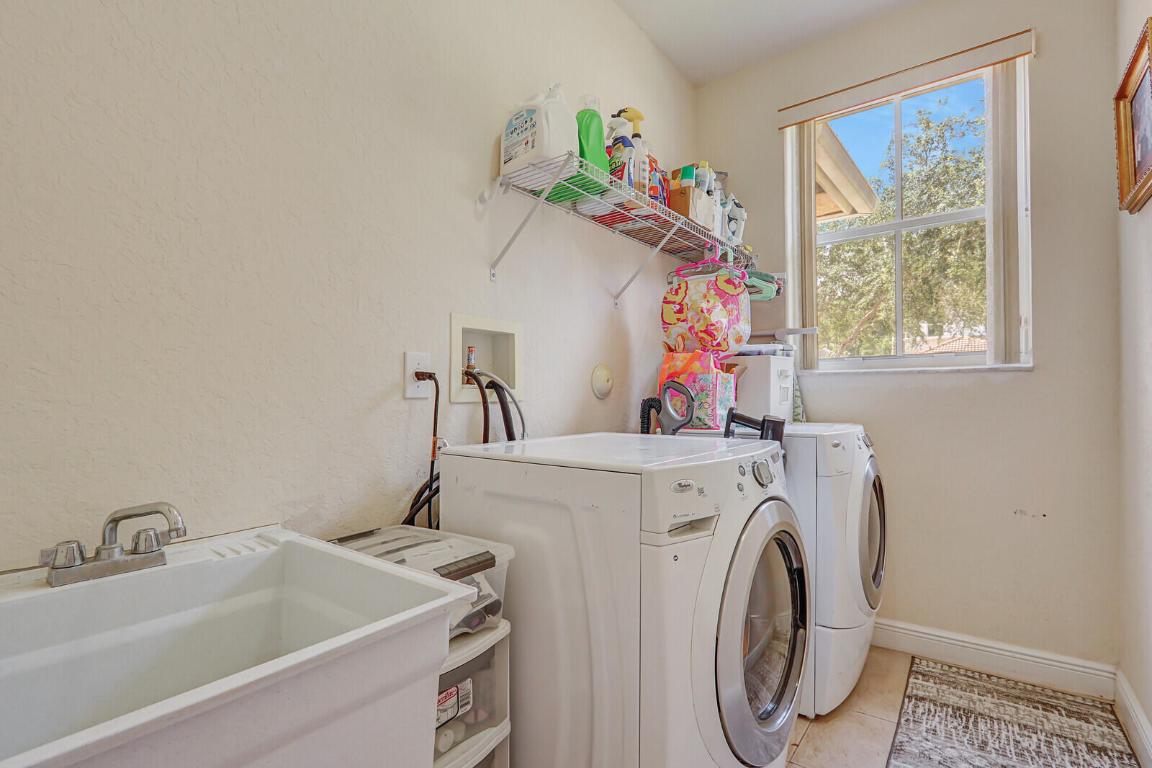 146 Magnolia Tequesta, FL 33469