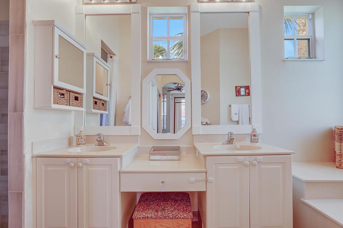 146 Magnolia Tequesta, FL 33469