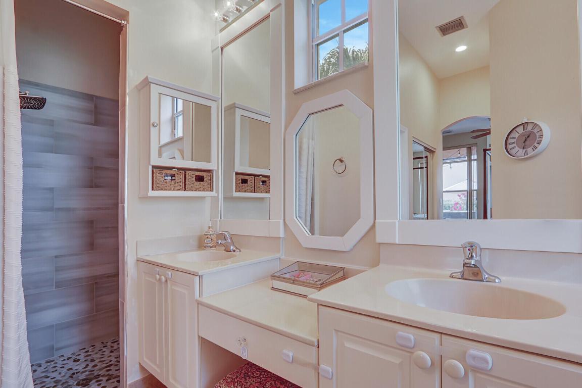 146 Magnolia Tequesta, FL 33469