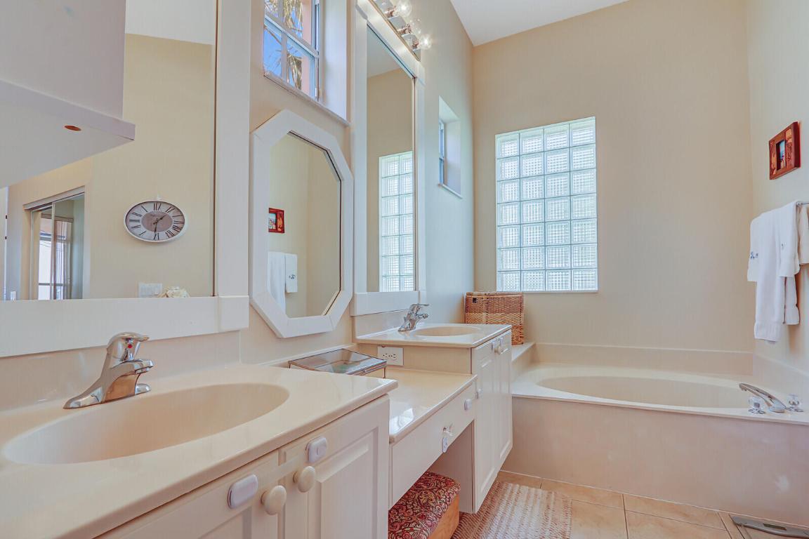 146 Magnolia Tequesta, FL 33469