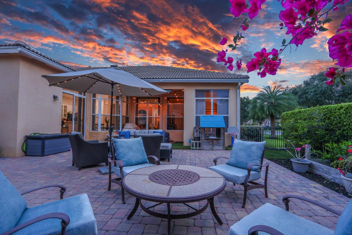 146 Magnolia Tequesta, FL 33469