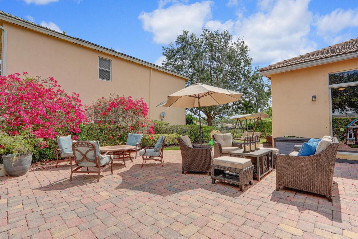 146 Magnolia Tequesta, FL 33469