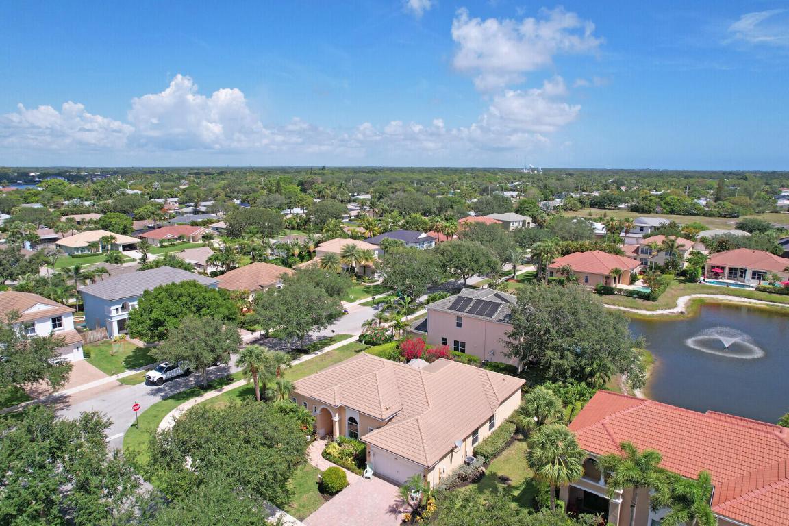 146 Magnolia Tequesta, FL 33469