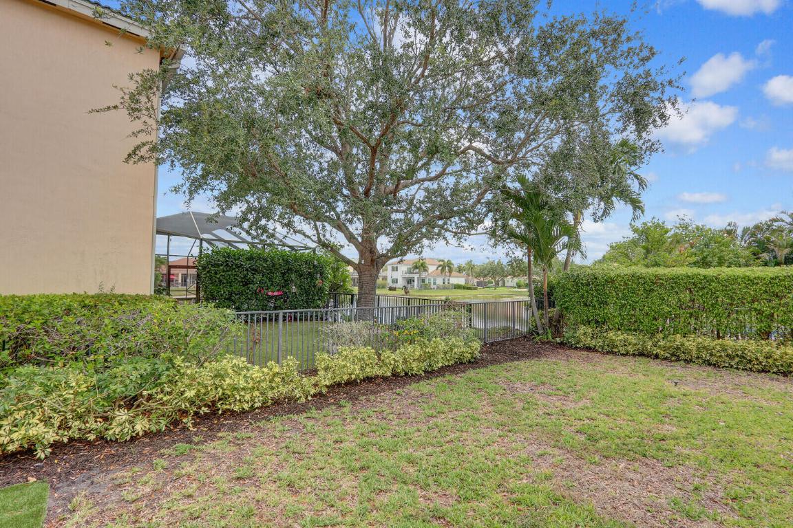 146 Magnolia Tequesta, FL 33469