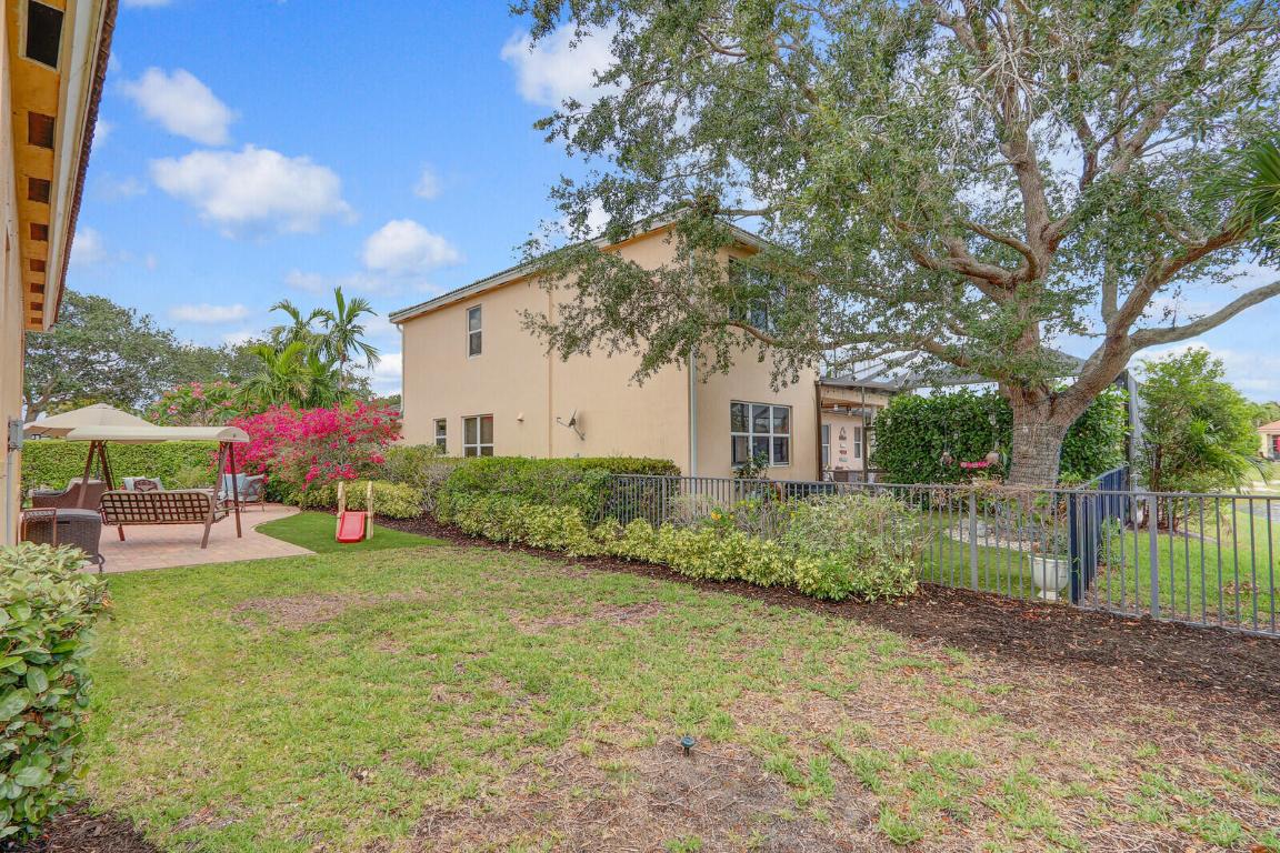 146 Magnolia Tequesta, FL 33469