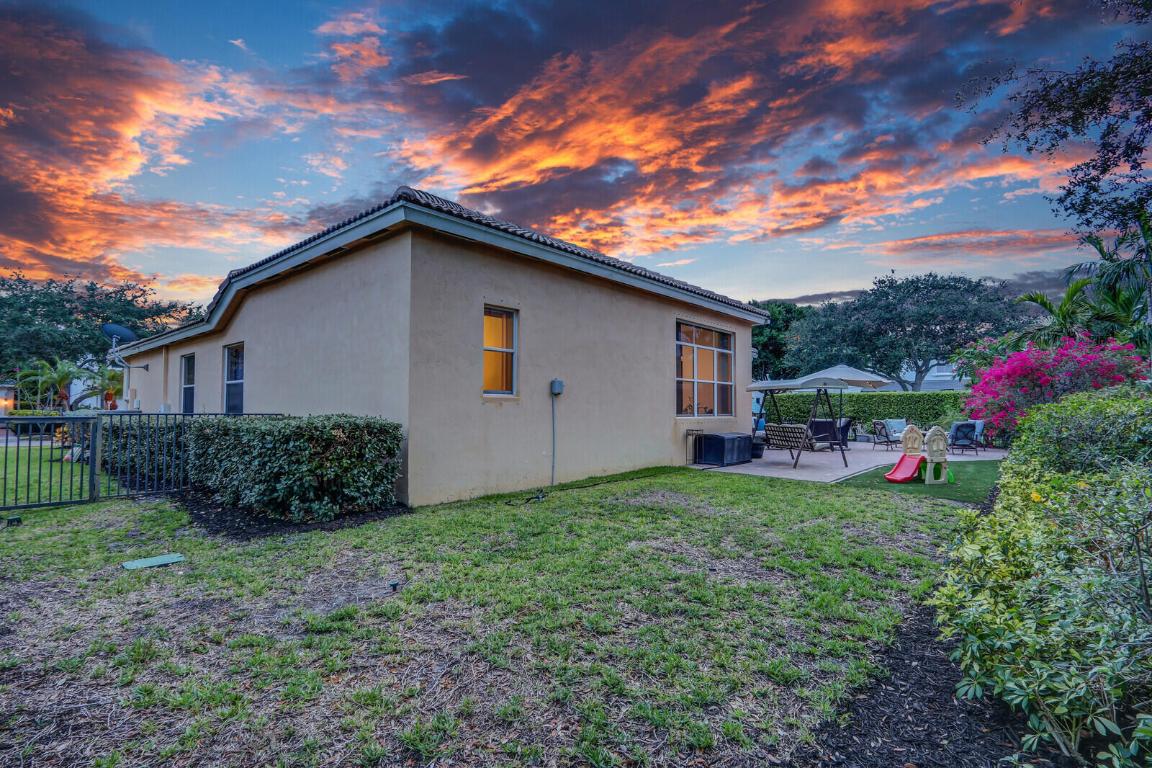 146 Magnolia Tequesta, FL 33469