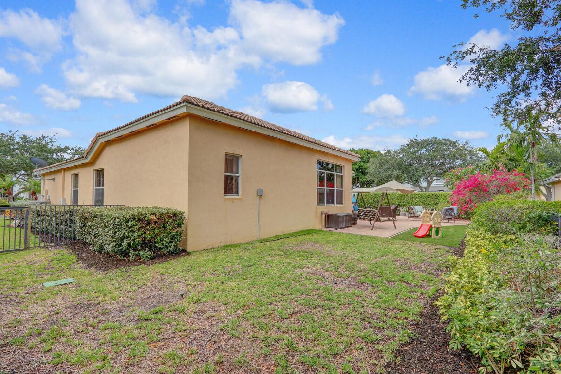 146 Magnolia Tequesta, FL 33469