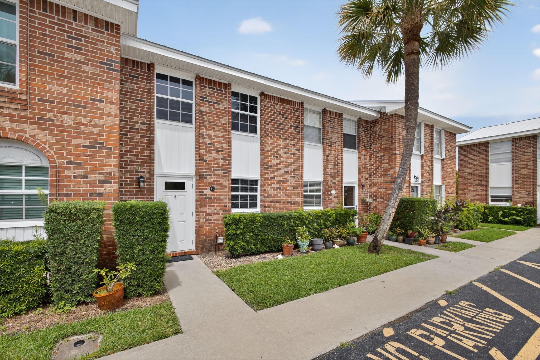 417 N Cypress Dr #11