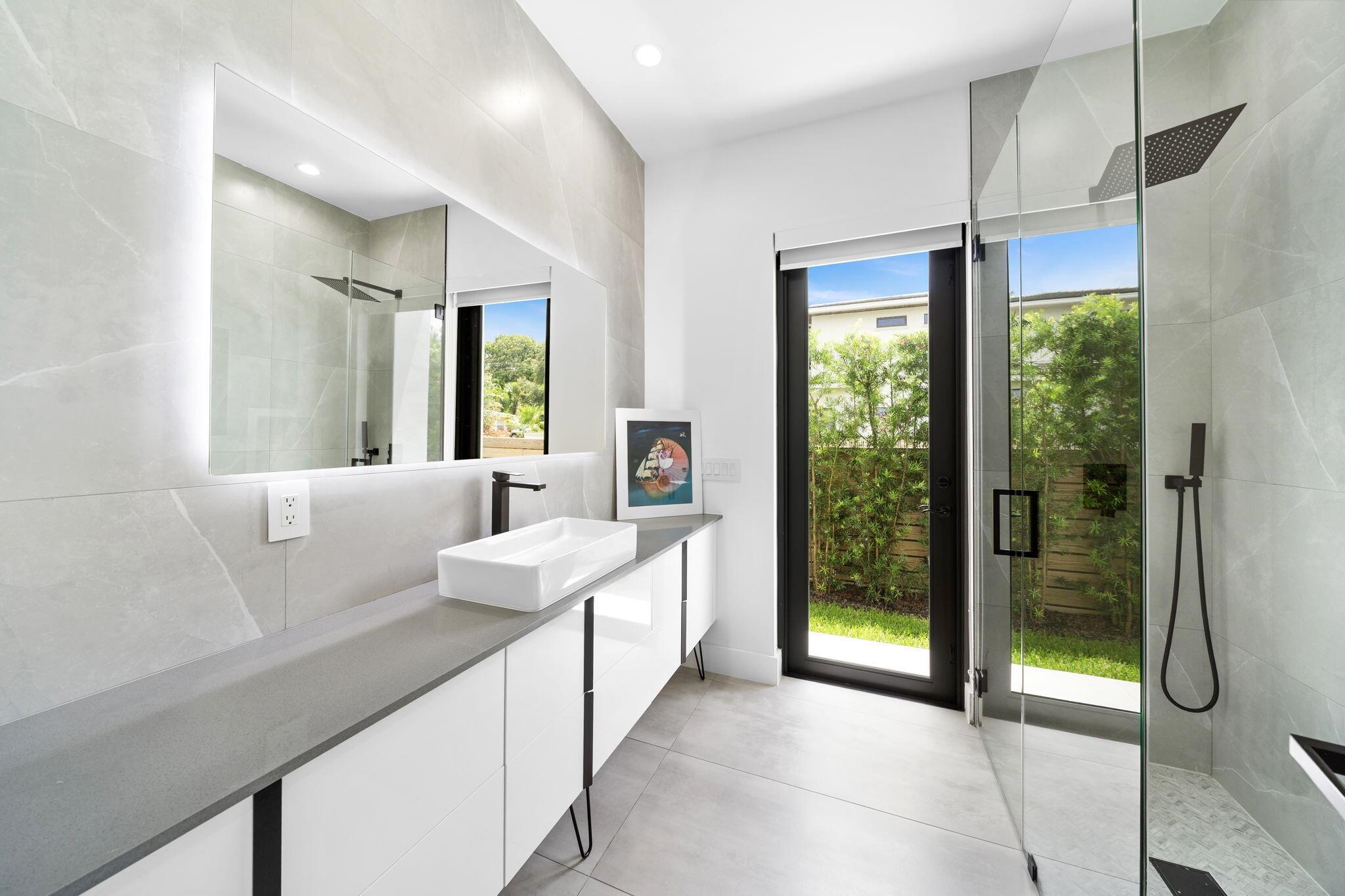 1629 NE 4th Pl Fort Lauderdale, FL 33301