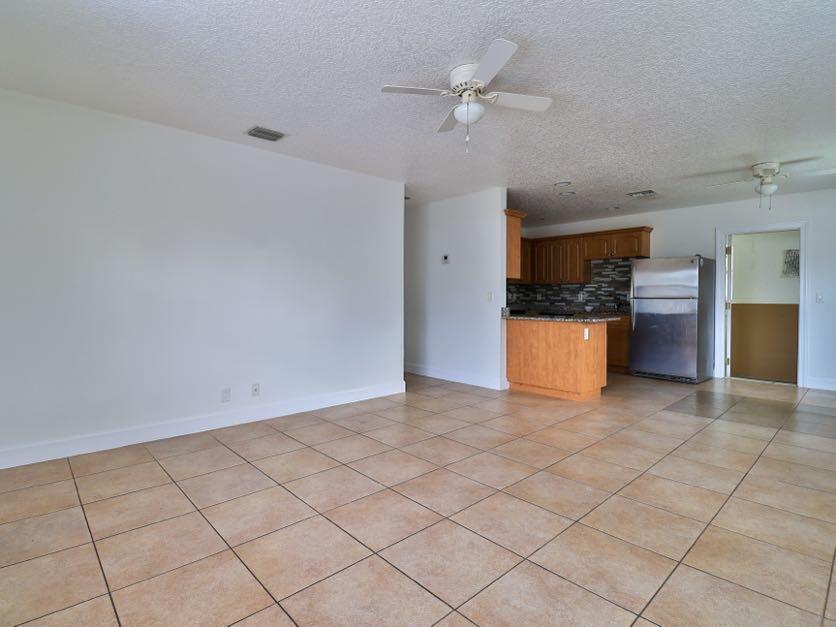 1602 N J 1st St #3