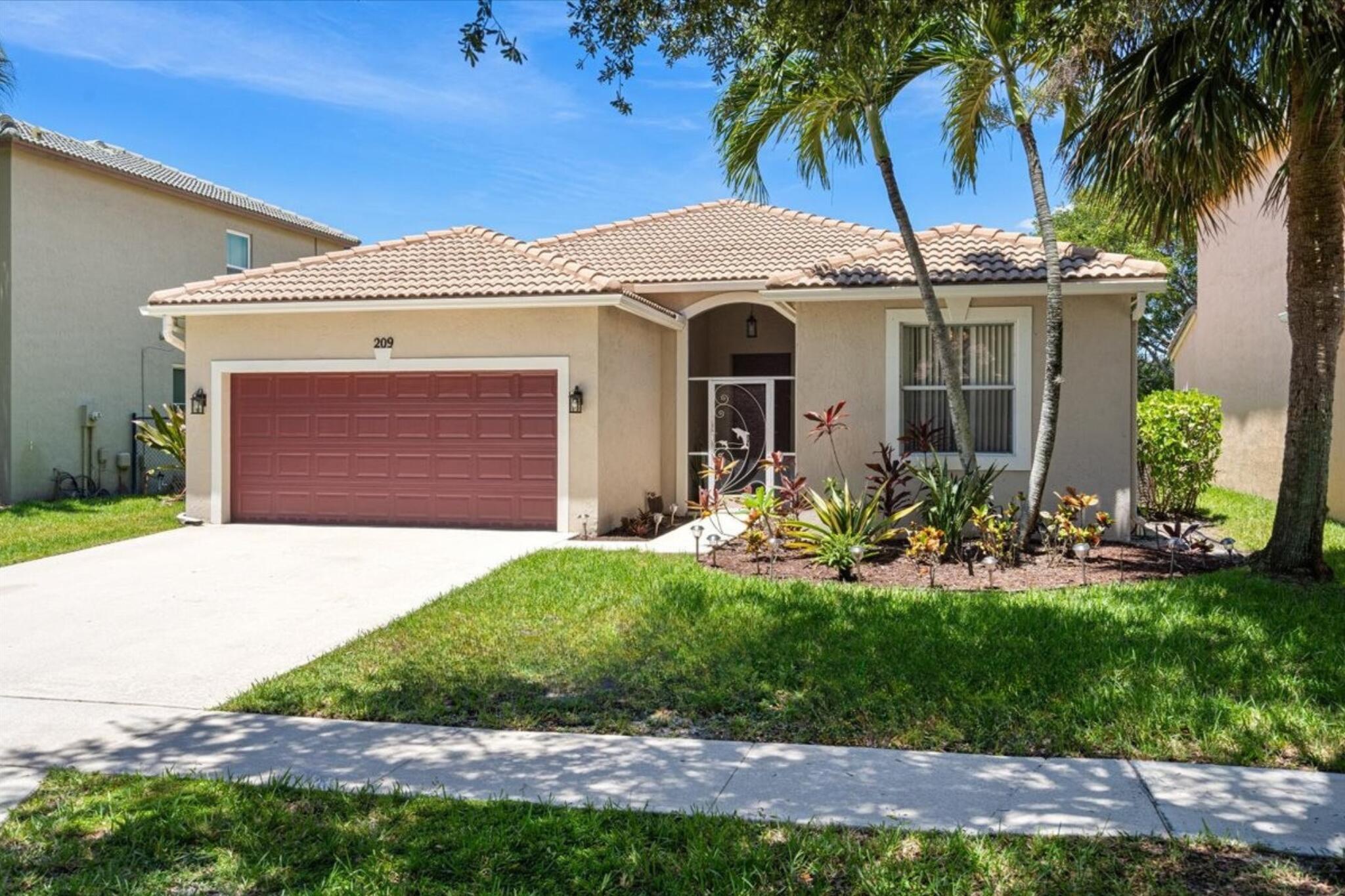 209 Seminole Lks Dr