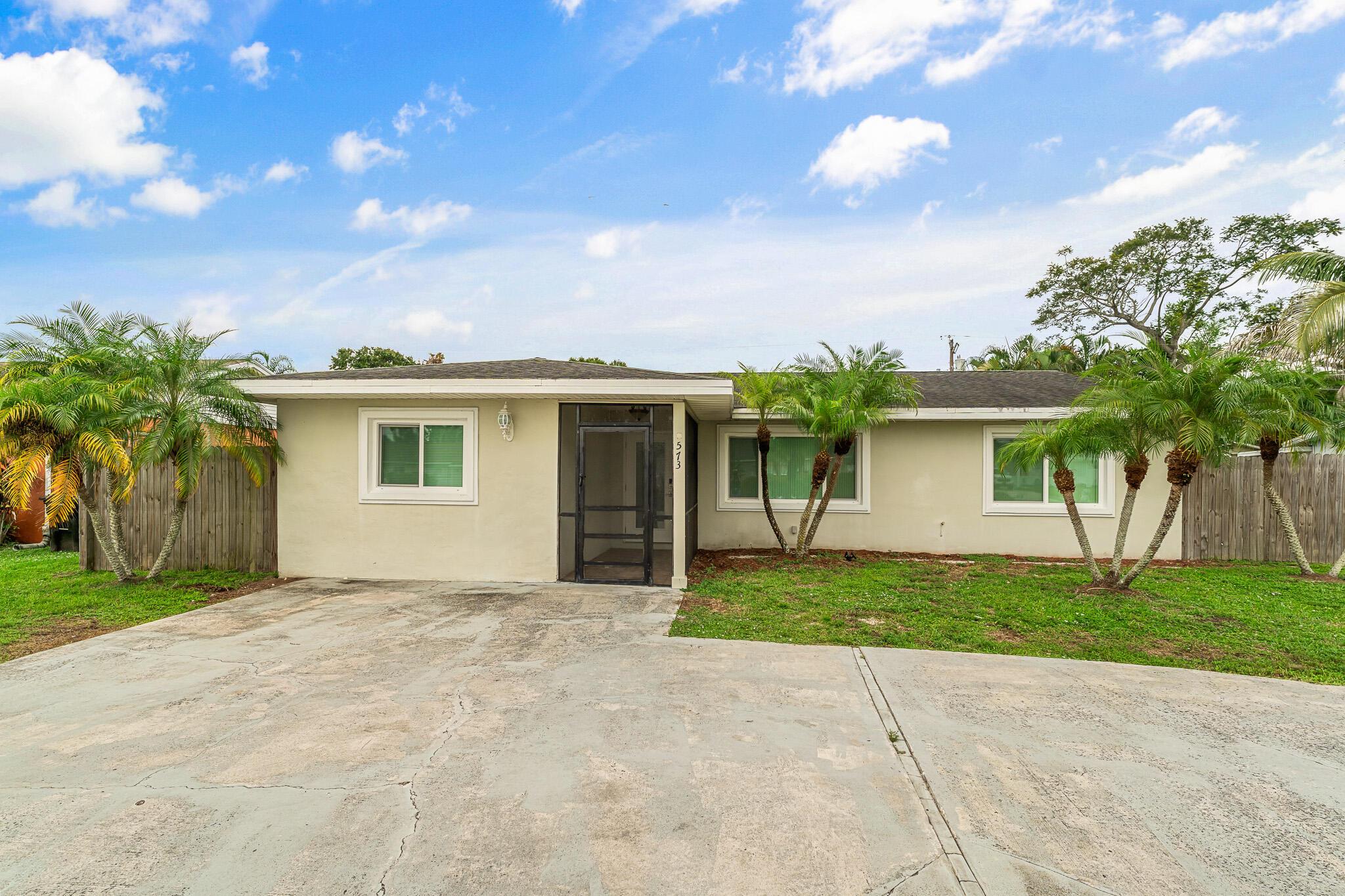 573 SE Floresta Dr