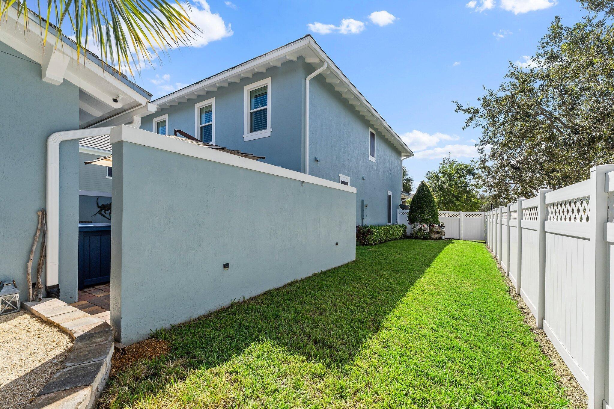 1077 N Prescott Dr Jupiter, FL 33458