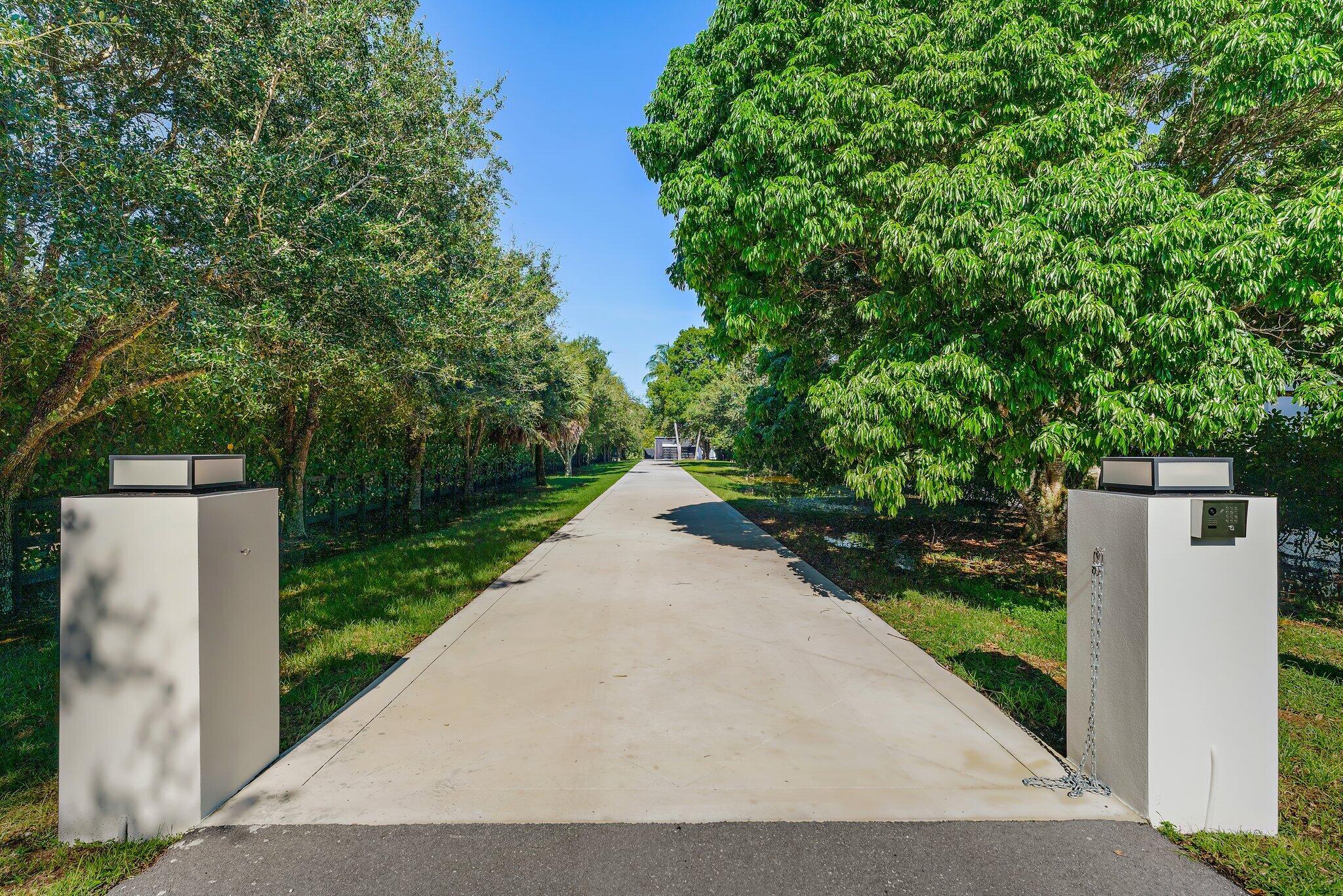 8309 SE Rivers Edge St Jupiter, FL 33458