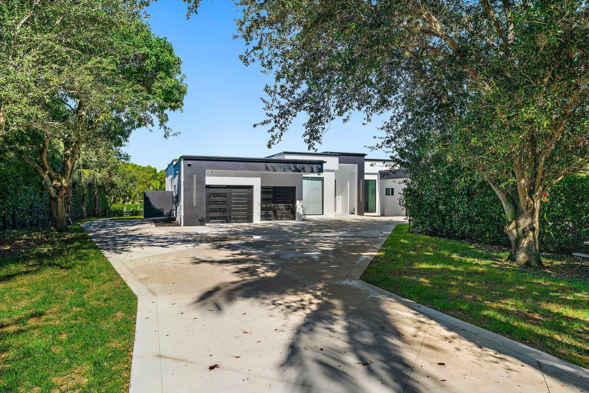 8309 SE Rivers Edge St Jupiter, FL 33458