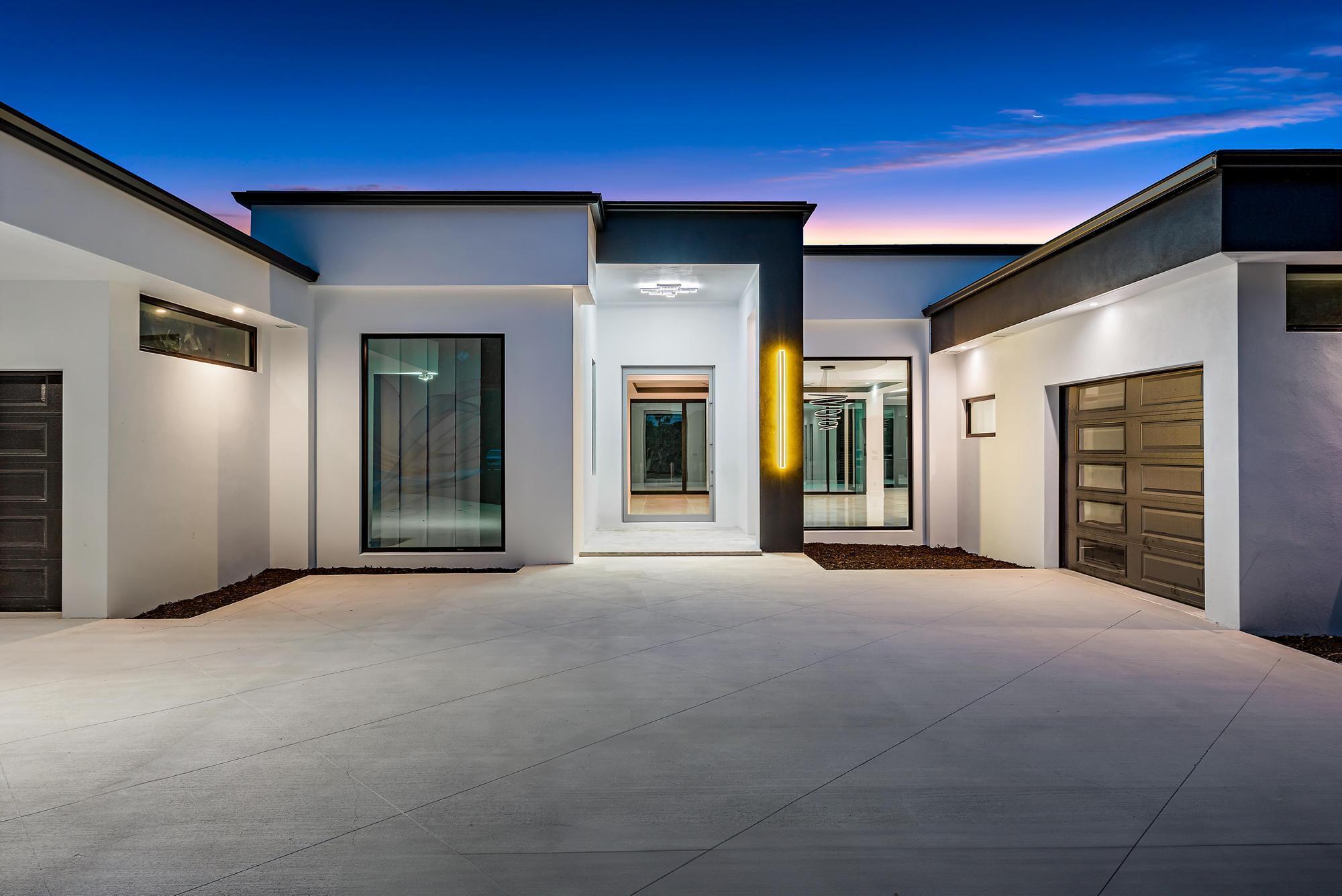 8309 SE Rivers Edge St Jupiter, FL 33458