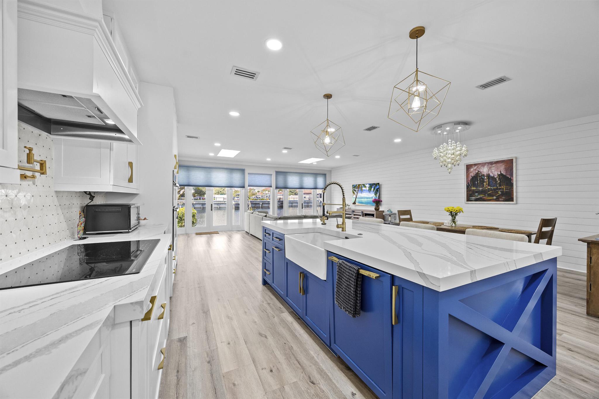 6822 Via Regina Boca Raton, FL 33433