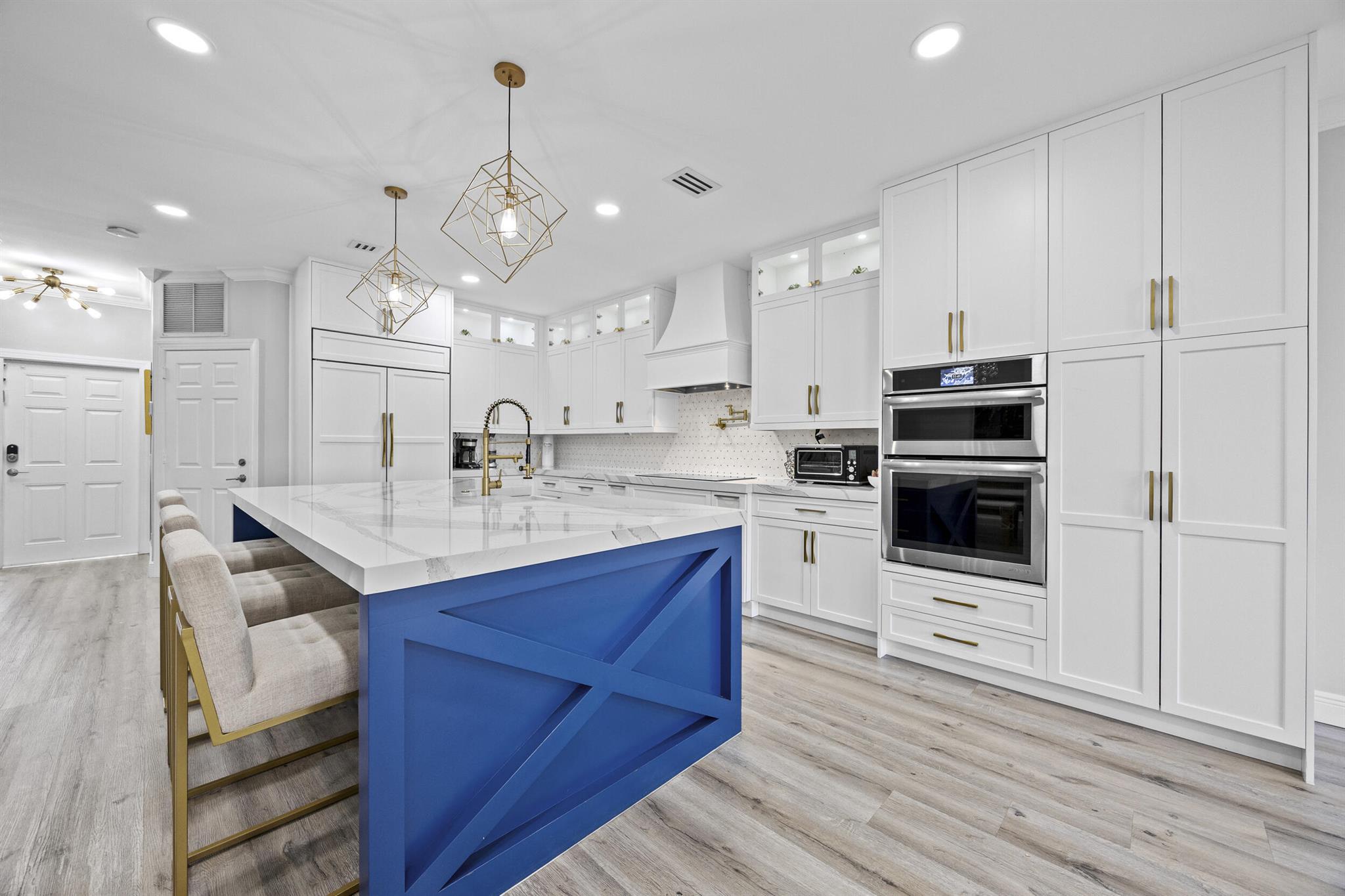 6822 Via Regina Boca Raton, FL 33433