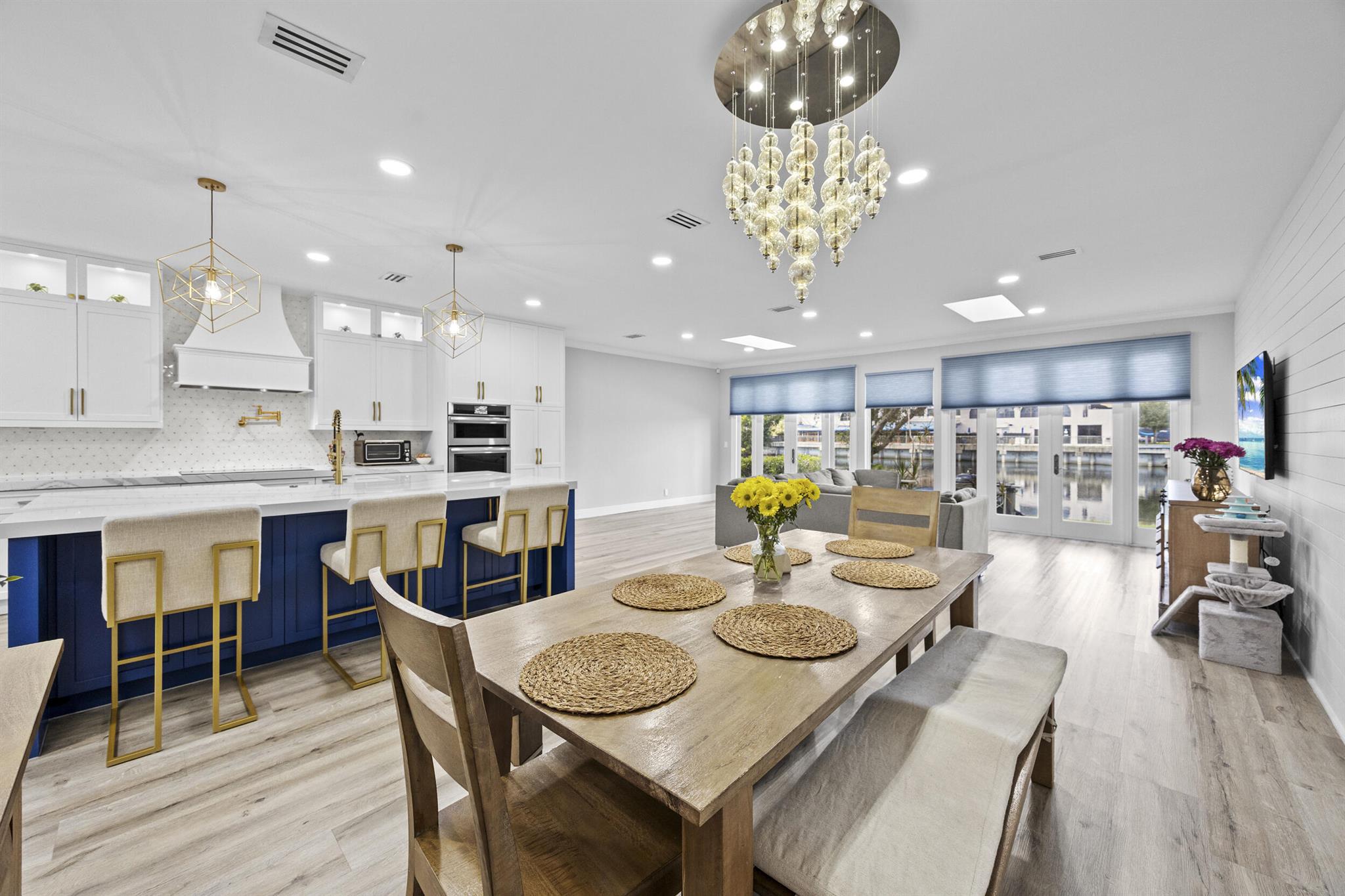 6822 Via Regina Boca Raton, FL 33433