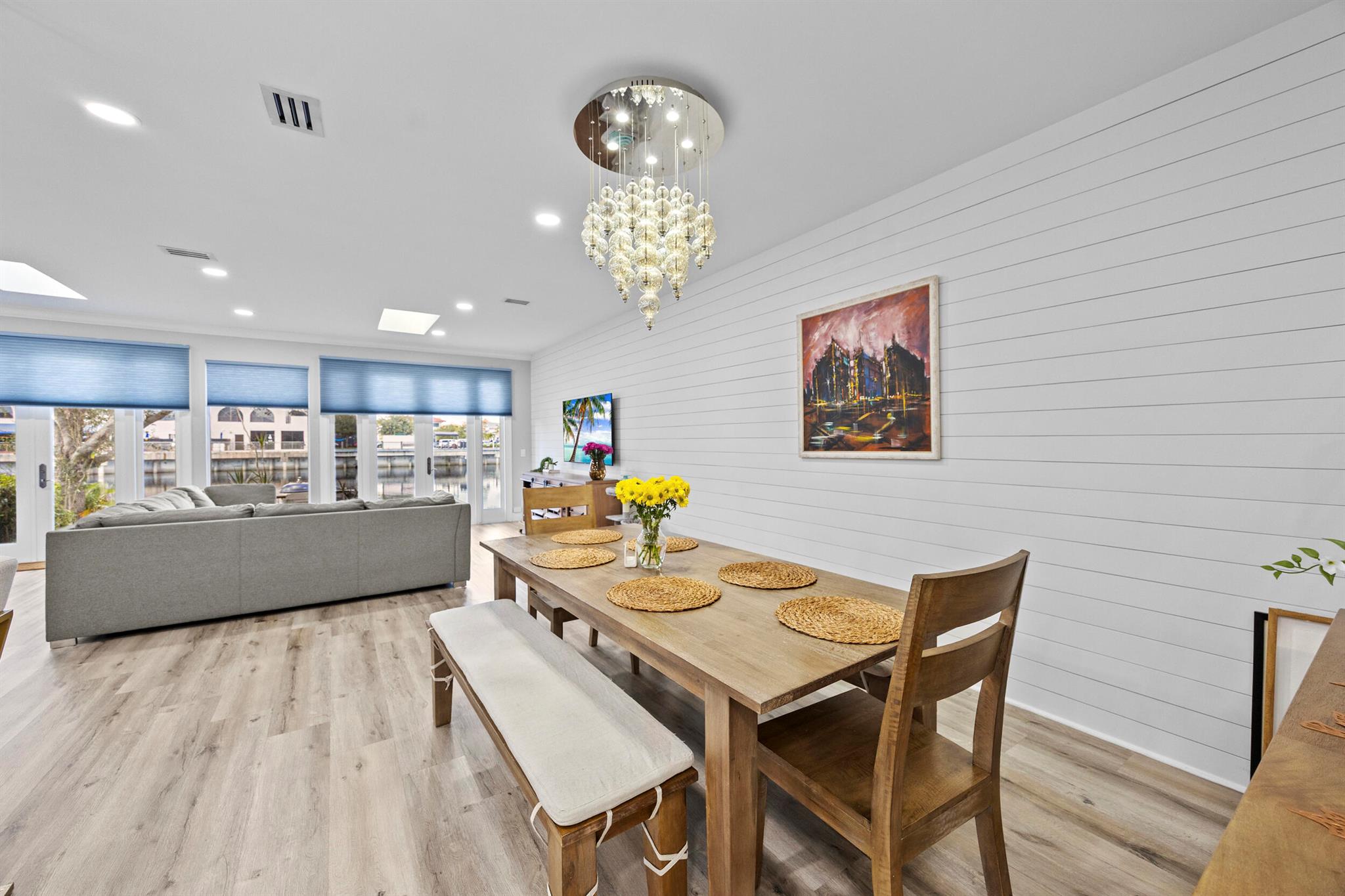 6822 Via Regina Boca Raton, FL 33433