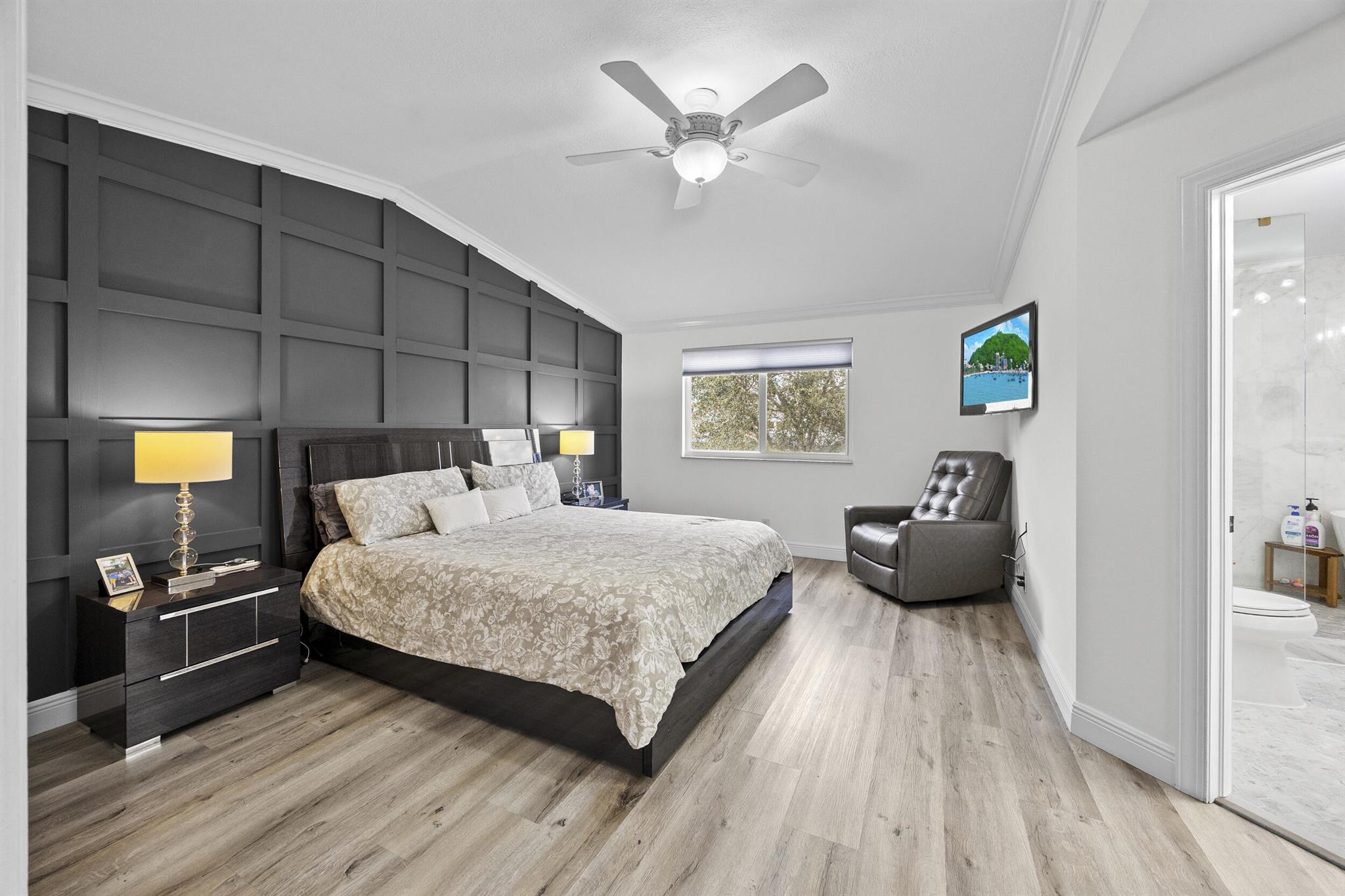 6822 Via Regina Boca Raton, FL 33433