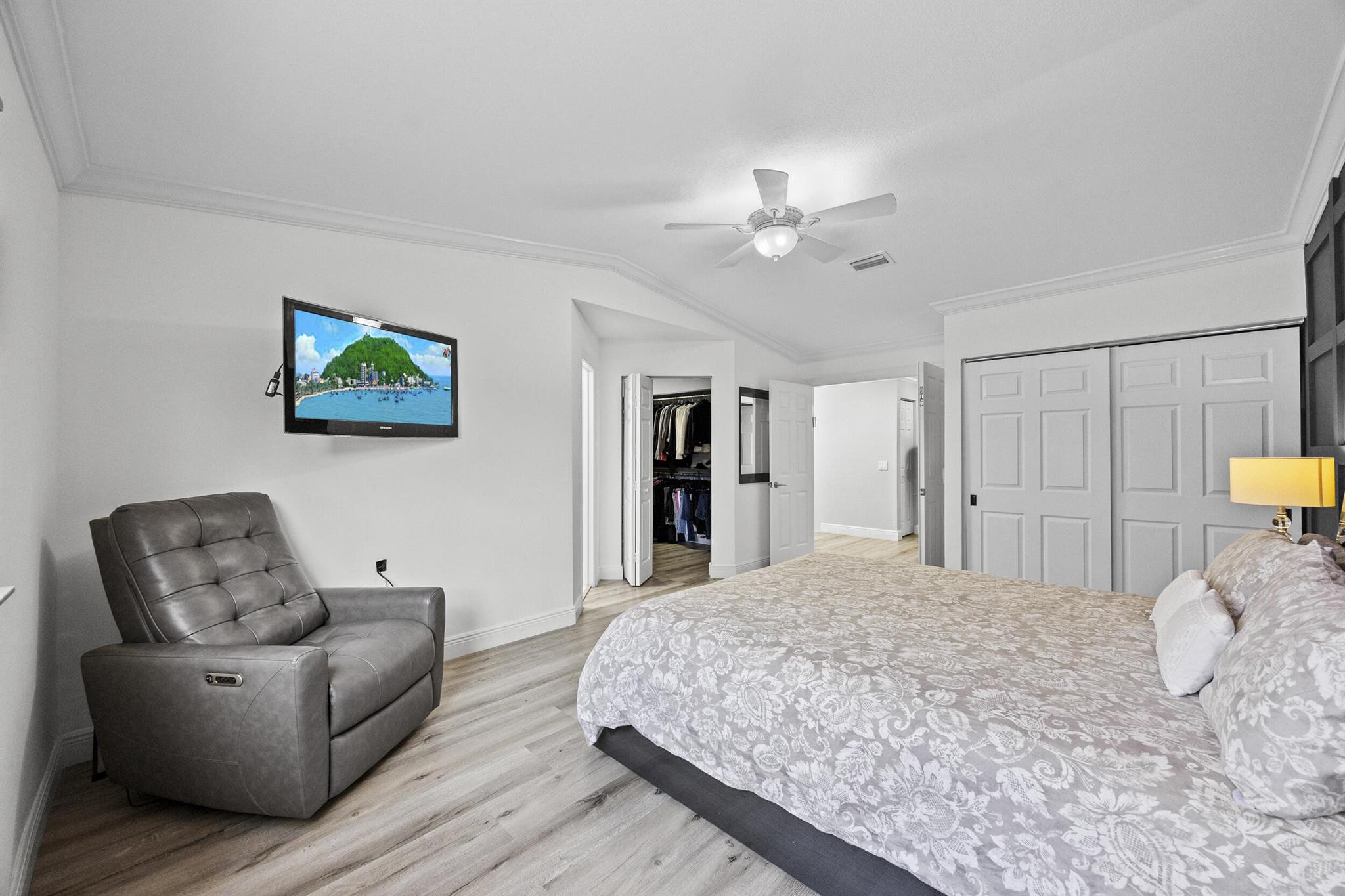 6822 Via Regina Boca Raton, FL 33433