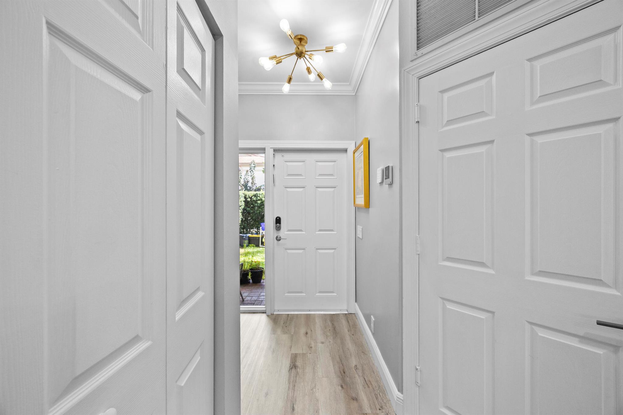 6822 Via Regina Boca Raton, FL 33433