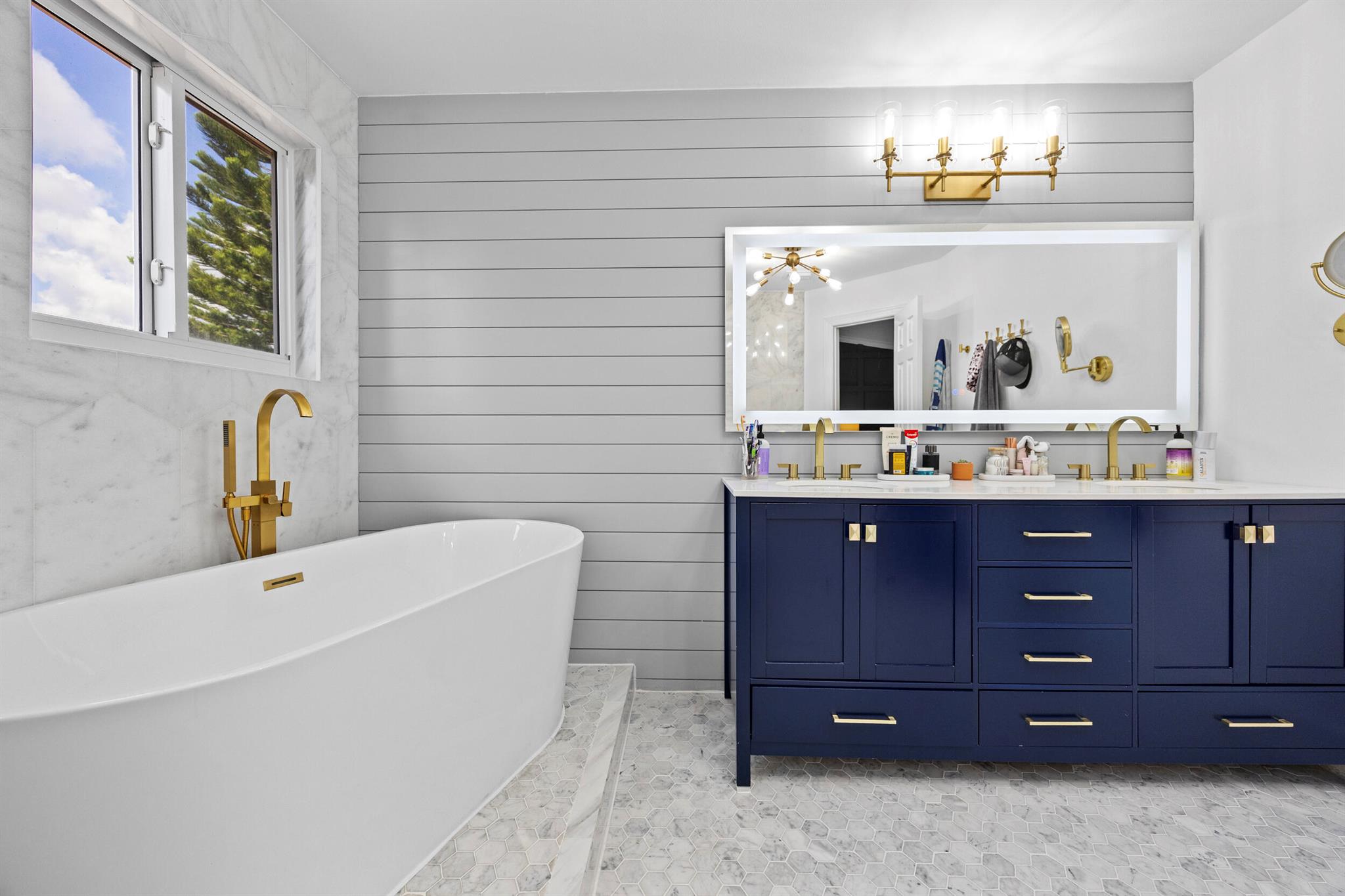 6822 Via Regina Boca Raton, FL 33433