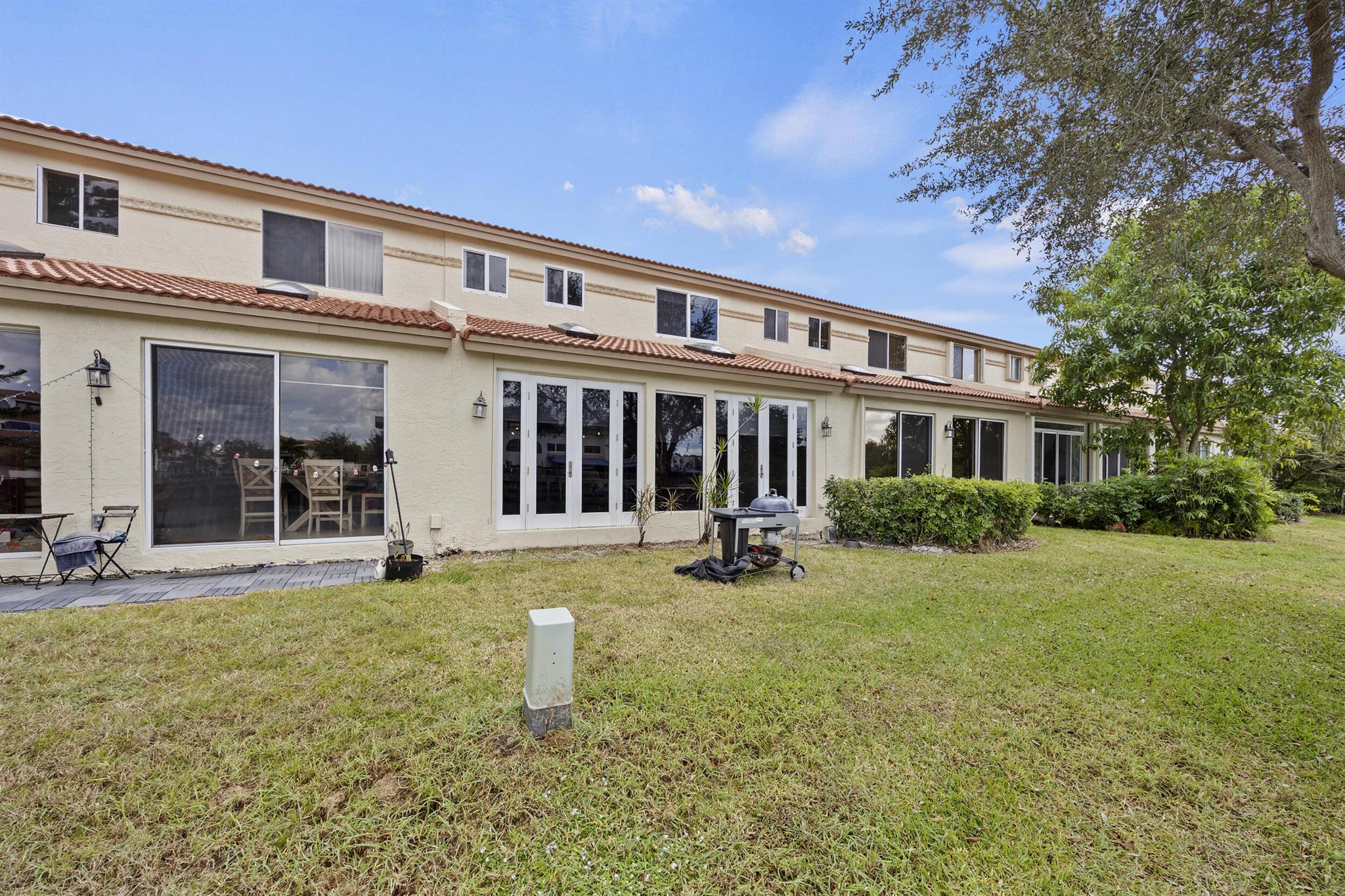 6822 Via Regina Boca Raton, FL 33433
