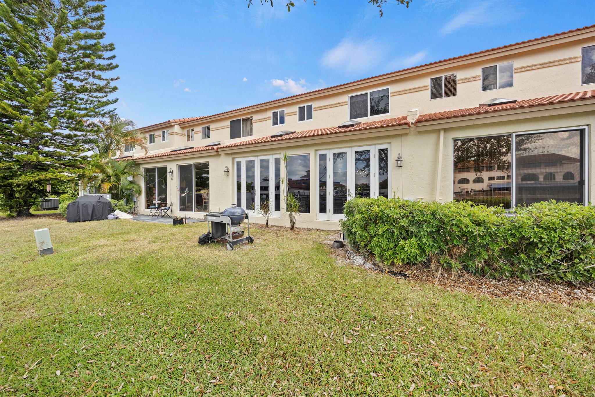 6822 Via Regina Boca Raton, FL 33433