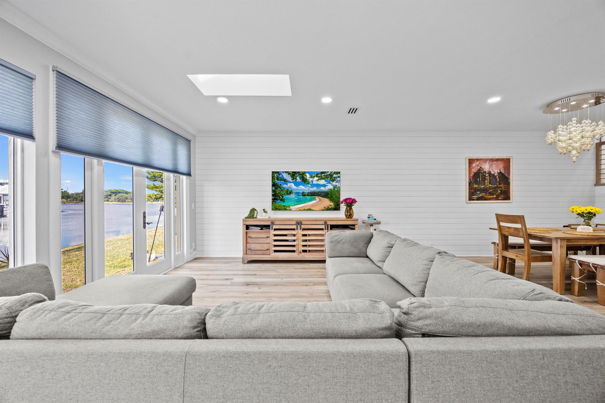 6822 Via Regina Boca Raton, FL 33433