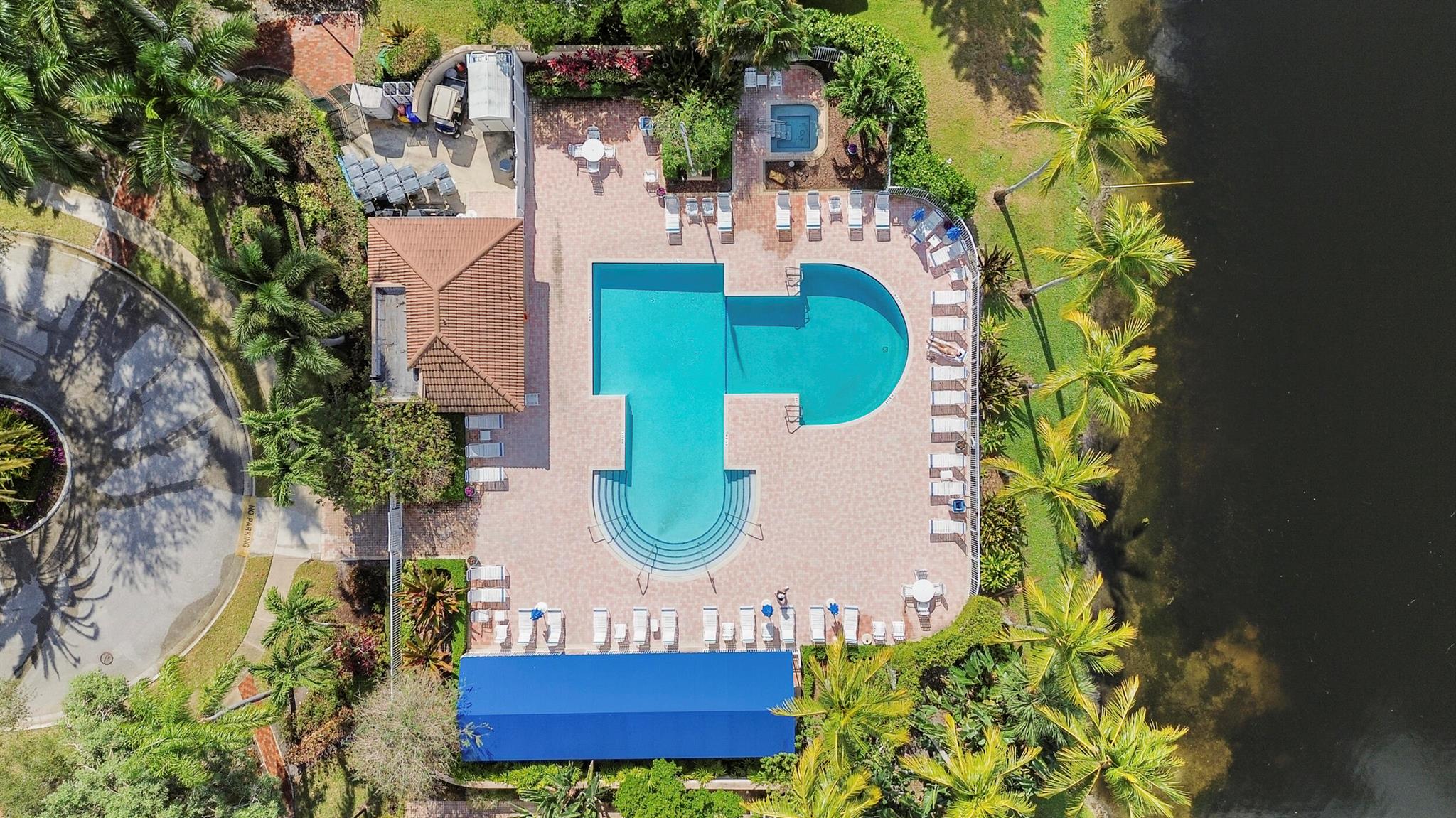 6822 Via Regina Boca Raton, FL 33433