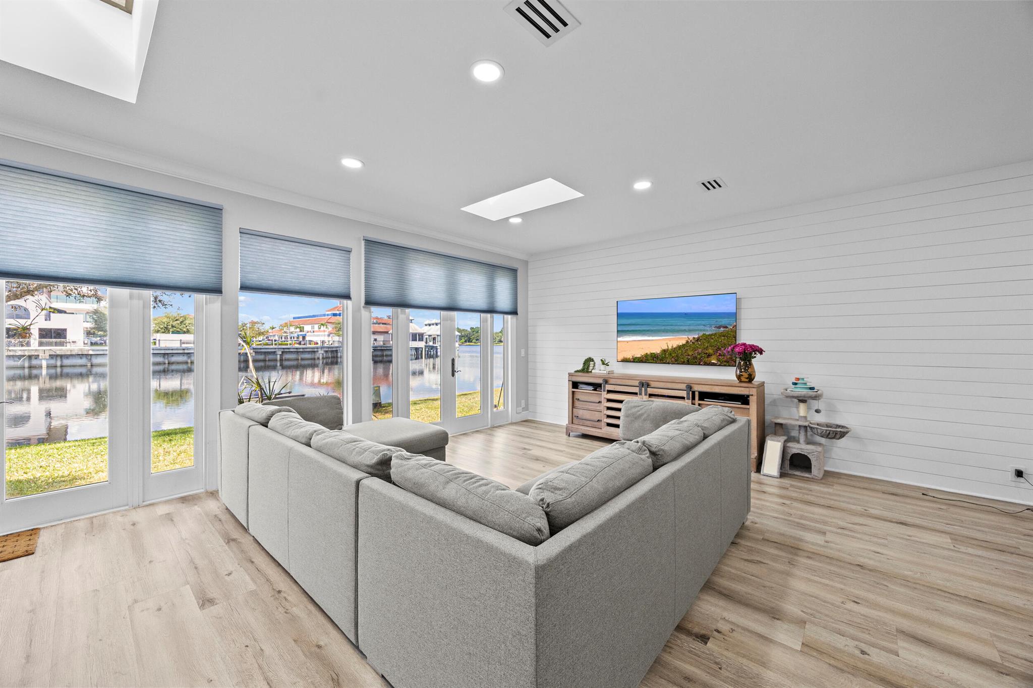 6822 Via Regina Boca Raton, FL 33433