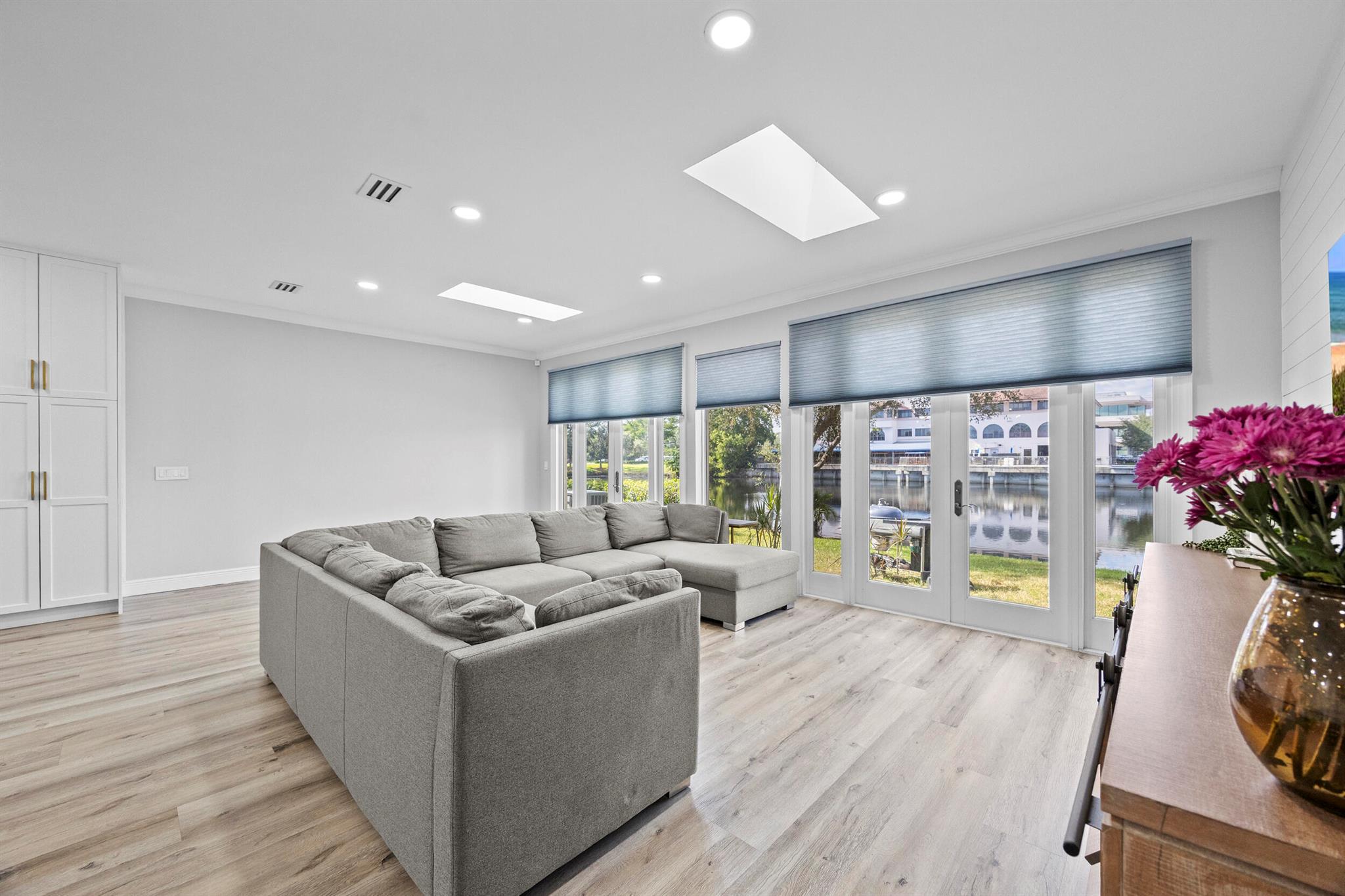 6822 Via Regina Boca Raton, FL 33433