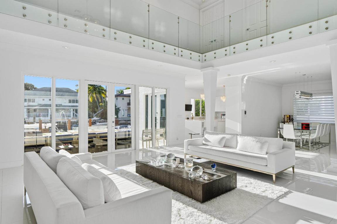 16430 NE 30th North Miami Beach, FL 33160