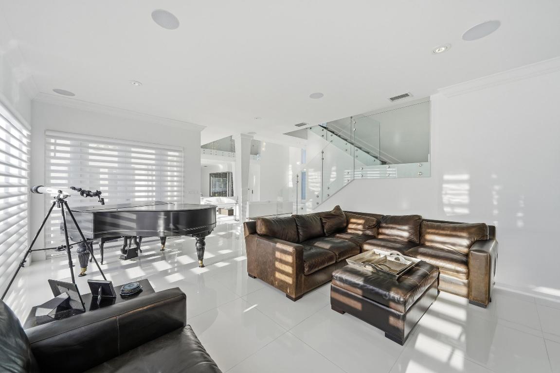 16430 NE 30th North Miami Beach, FL 33160