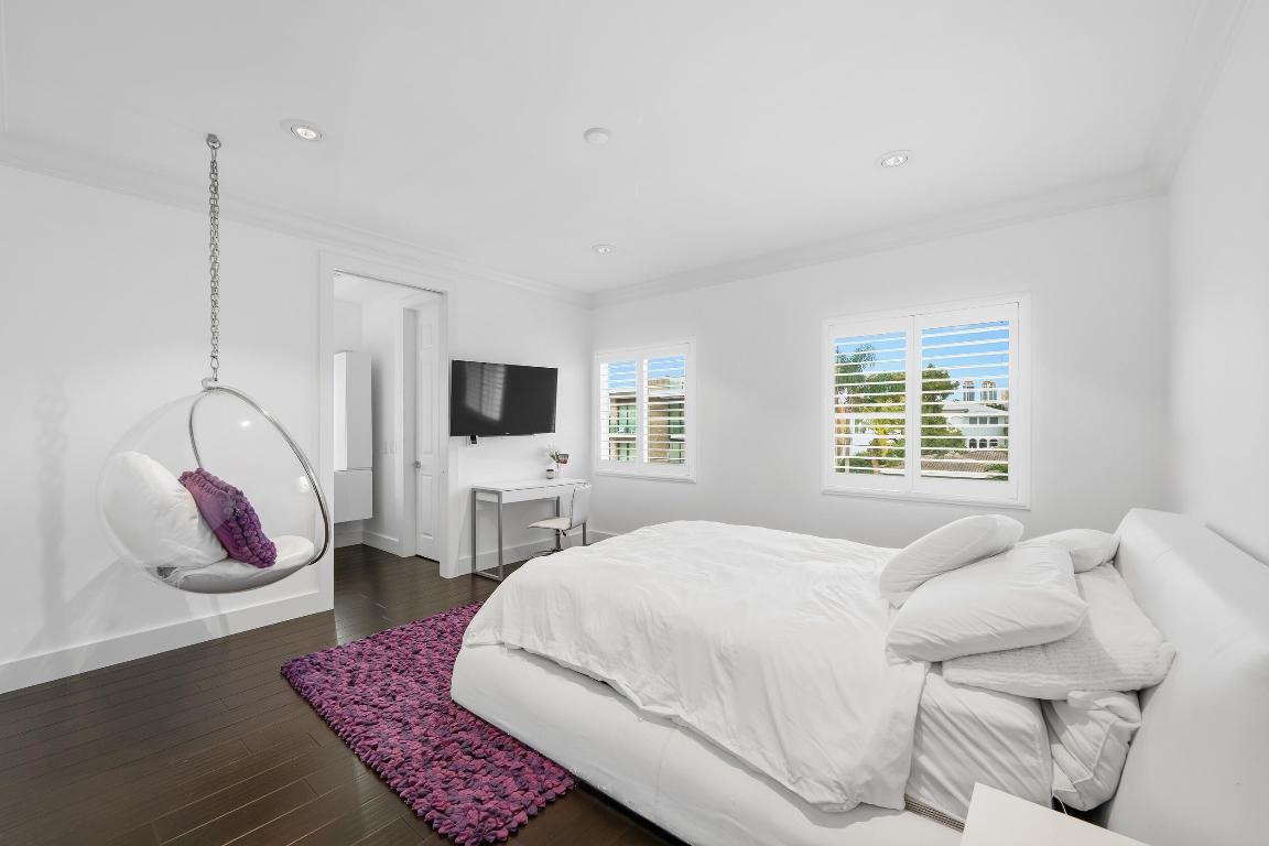 16430 NE 30th North Miami Beach, FL 33160