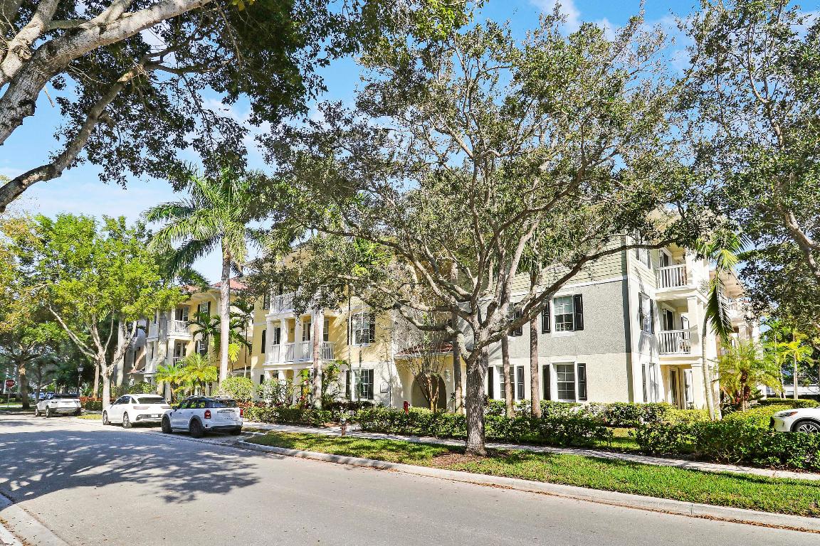 275 Murcia #212 Jupiter, FL 33458