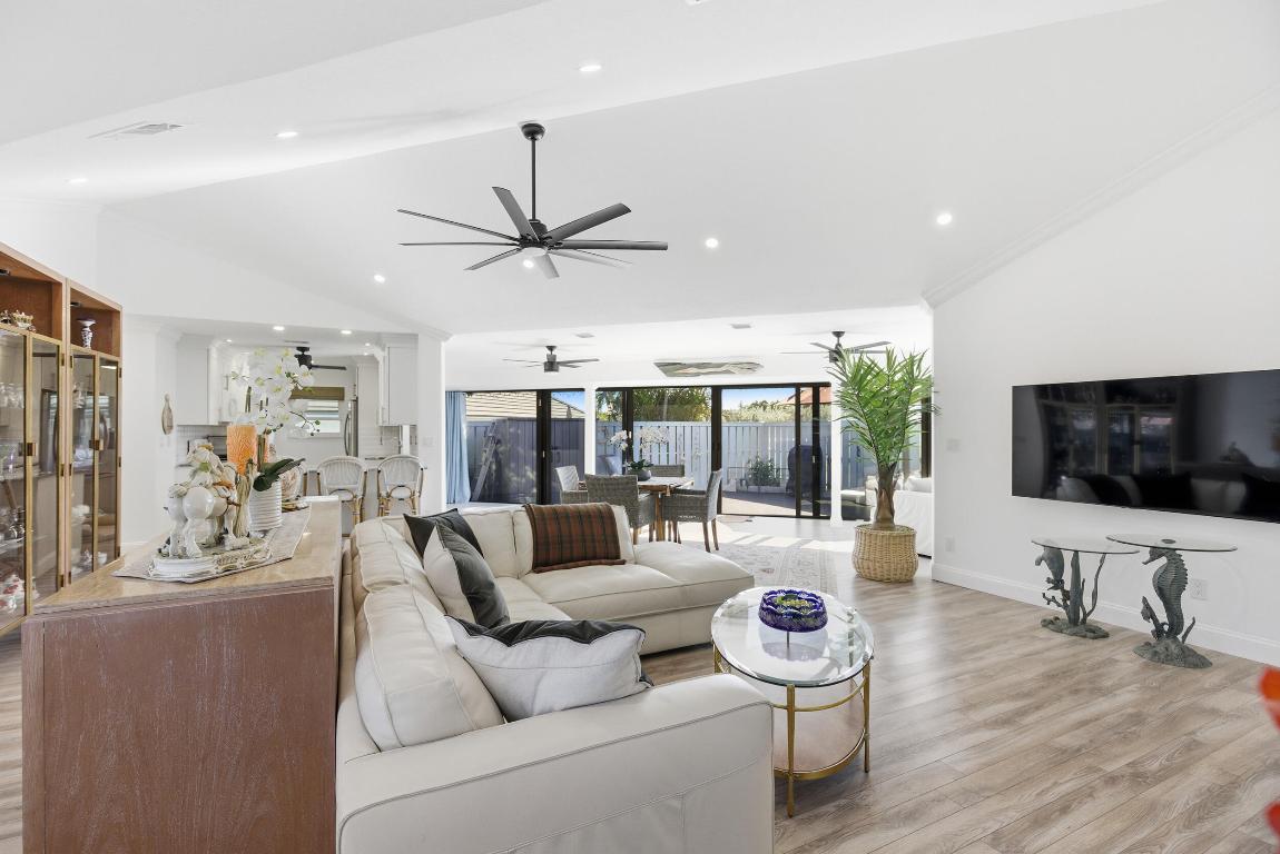 1127 E Seminole #24b